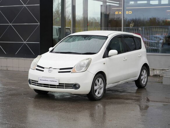 2005 Nissan Note I, белый, 370000 рублей