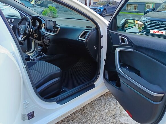 2021 Kia Ceed III Рестайлинг, белый, 1399999 рублей - вид 15