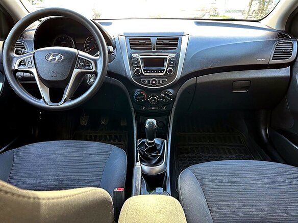 2014 Hyundai Solaris I Рестайлинг, бежевый, 859000 рублей - вид 6