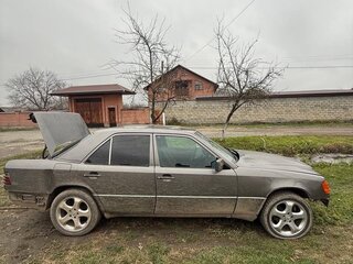 1992 Mercedes-Benz E-Класс 220 I (W124), коричневый, 150000 рублей, вид 2