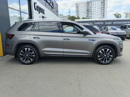 2023 Skoda Kodiaq I Рестайлинг, серый, 4420000 рублей, вид 4