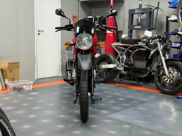 2023 Bajaj Boxer BM 150X, красный - вид 2