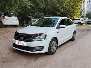 2016 Volkswagen Polo V Рестайлинг, белый, 700000 рублей, вид 1
