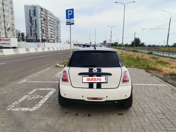2012 Mini Hatch One II (R56) Рестайлинг, белый, 1100000 рублей - вид 1