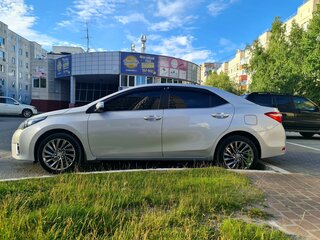 2013 Toyota Corolla XI (E160, E170, E180), серебристый, 1150000 рублей, вид 4