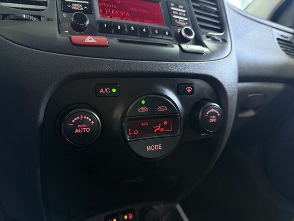 2011 Kia Rio II Рестайлинг, бежевый, 570000 рублей - вид 13