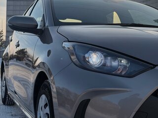2021 Toyota Yaris IV, серый, 1290000 рублей, вид 1