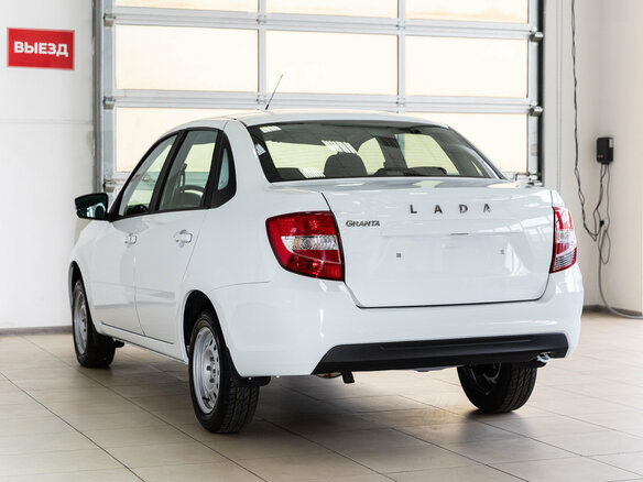 2026 Lada (ВАЗ) Granta I Рестайлинг, белый, 1250000 рублей - вид 3