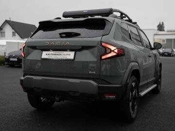 2024 Dacia Duster III, зелёный - вид 3