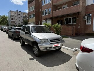 2004 Chevrolet Niva I, белый, 200000 рублей, вид 2