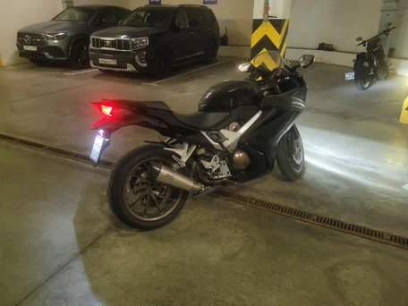 2014 Honda VFR 800, чёрный, 700000 рублей, вид 1