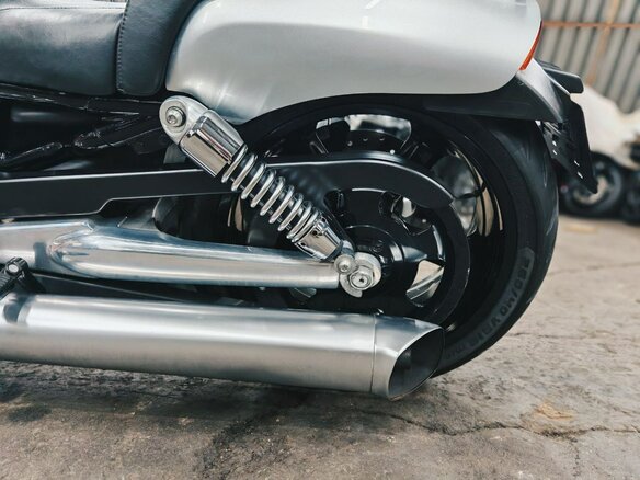 2009 Harley-Davidson V-Rod Muscle, серебристый, 1180000 рублей - вид 19