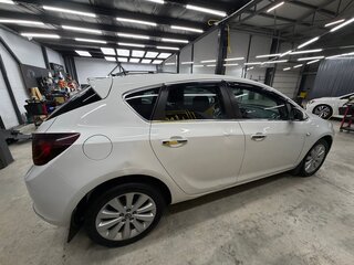 2013 Opel Astra J Рестайлинг, белый, 750000 рублей, вид 3