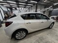 2013 Opel Astra J Рестайлинг, белый, 890000 рублей - вид 4