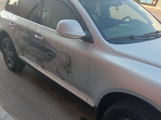 2008 Volkswagen Touareg I Рестайлинг, серебристый, 1150000 рублей, вид 1