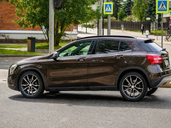 2014 Mercedes-Benz GLA 200 I (X156), коричневый - вид 2
