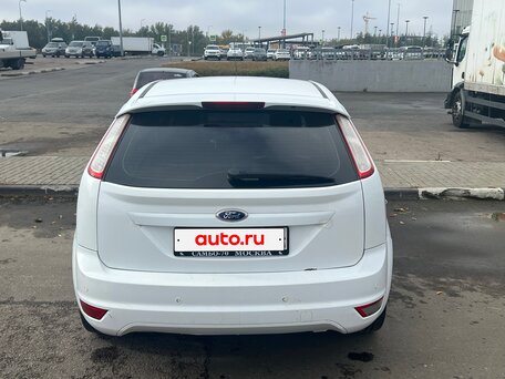 2010 Ford Focus II Рестайлинг, белый, 530000 рублей, вид 3