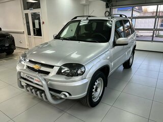 2019 Chevrolet Niva I Рестайлинг, серебристый, 790000 рублей, вид 1
