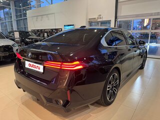 2024 BMW 5 серии 520d VIII (G60/G61/G68), чёрный, 7600000 рублей, вид 3