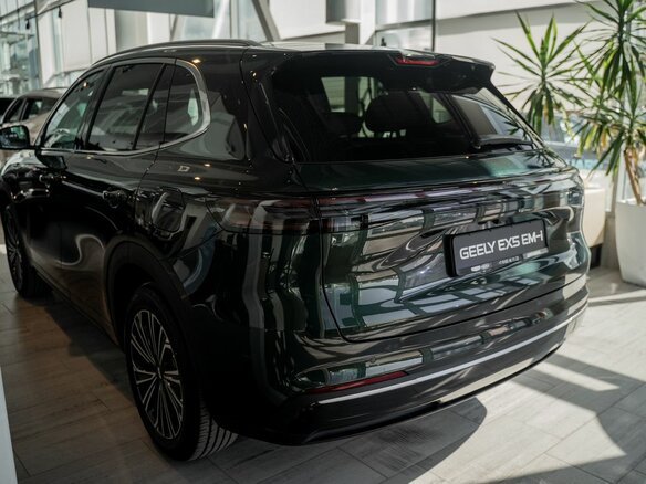 2026 Geely EX5 Гибрид EM-i, зелёный, 3969990 рублей - вид 23