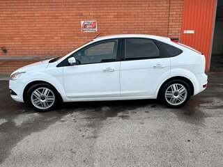 2009 Ford Focus II Рестайлинг, белый, 790000 рублей, вид 5