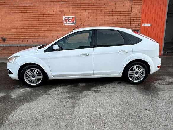 2009 Ford Focus II Рестайлинг, белый, 790000 рублей - вид 4
