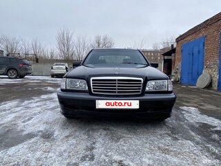 1997 Mercedes-Benz C-Класс 240 I (W202) Рестайлинг, чёрный, 1200000 рублей, вид 2