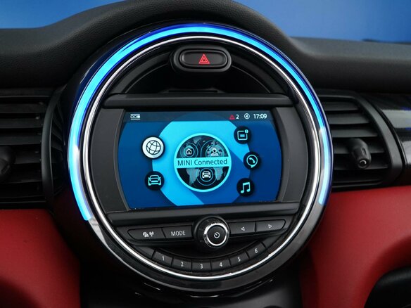 2019 Mini Cabrio JCW John Cooper Works III Рестайлинг, красный, 3149077 рублей - вид 15