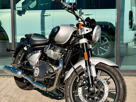 2026 Royal Enfield Super Meteor, серый, 773000 рублей, вид 1