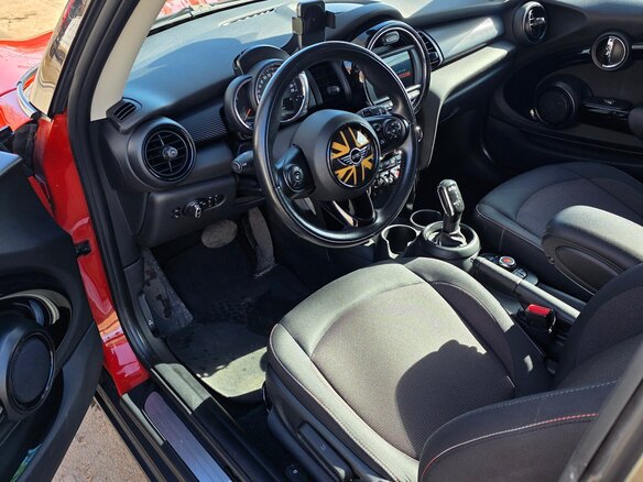 2018 Mini Hatch Cooper III (F55/F56) Рестайлинг, оранжевый - вид 7