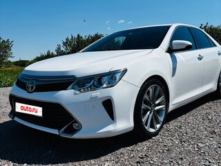 2016 Toyota Camry VII (XV50) Рестайлинг, белый, 2100000 рублей, вид 1