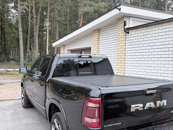 2022 Ram 1500 Quad Cab V, чёрный, 7000000 рублей - вид 2