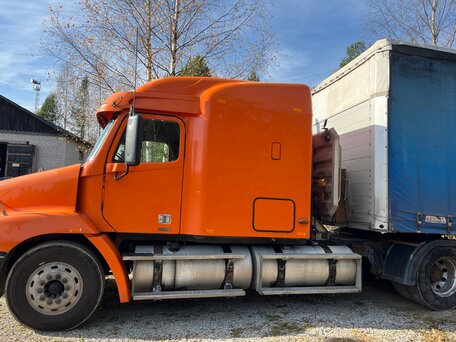 2003 Freightliner Century Class, оранжевый, 1700000 рублей, вид 3