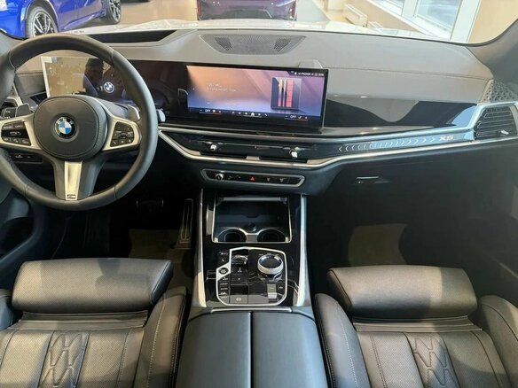 2025 BMW X5 40i IV (G05/G18) Рестайлинг, белый, 15500000 рублей - вид 11