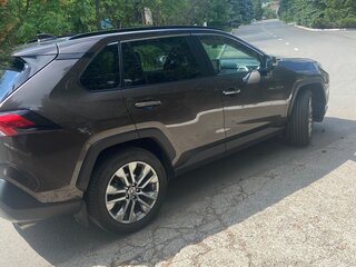 2021 Toyota RAV4 V (XA50), коричневый, 3500000 рублей, вид 3