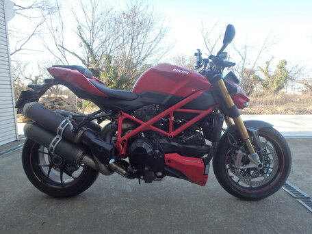 2013 Ducati Streetfighter, красный, 1000000 рублей, вид 2