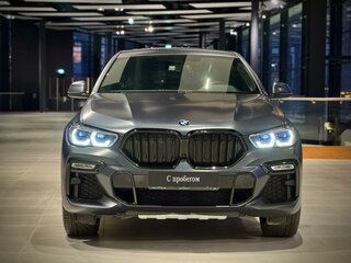 2021 BMW X6 40i III (G06), серый, 7400000 рублей, вид 3
