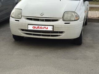 2001 Renault Clio II, белый, 240000 рублей, вид 2
