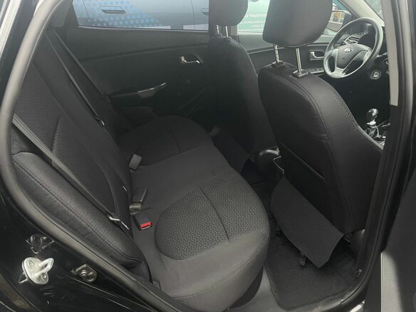 2015 Kia Rio III Рестайлинг, чёрный, 792000 рублей - вид 12