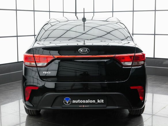 2018 Kia Rio IV, чёрный, 1559000 рублей - вид 2