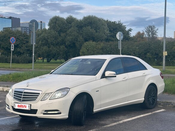 2011 Mercedes-Benz E-Класс 200 7G-Tronic IV (W212, S212, C207), белый, 1550000 рублей - вид 1