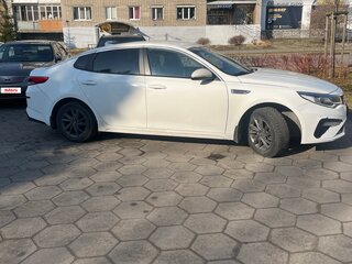 2019 Kia Optima IV Рестайлинг, белый, 1750000 рублей, вид 3