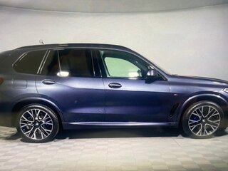 2019 BMW X5 30d IV (G05/G18), фиолетовый, 6200000 рублей, вид 3