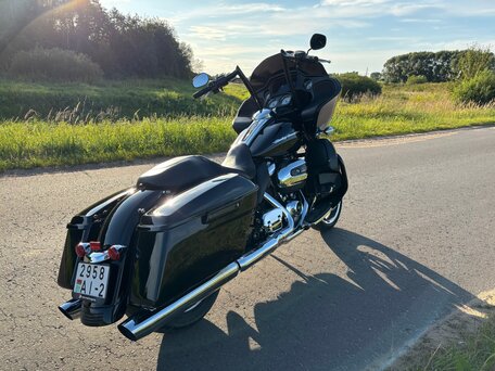 2019 Harley-Davidson Road Glide, чёрный, 1400000 рублей, вид 5