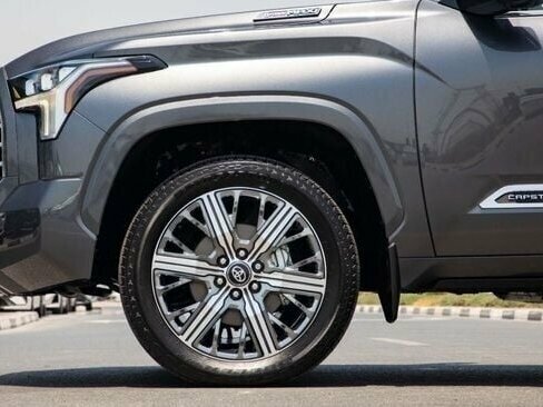 2026 Toyota Tundra CrewMax III, серый, 10000000 рублей - вид 4