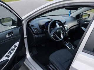 2013 Hyundai Solaris I, серебристый, 888000 рублей, вид 1