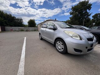 2010 Toyota Vitz II (XP90), серебристый, 530000 рублей, вид 3