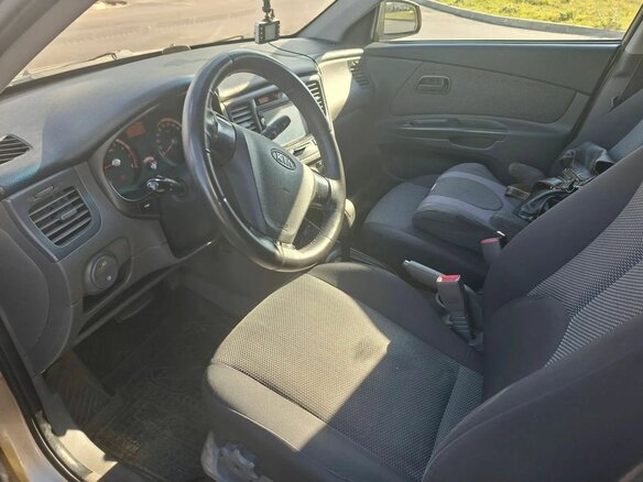 2009 Kia Rio II, бежевый, 530000 рублей - вид 5