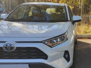 2024 Toyota RAV4 V (XA50), белый, 3200000 рублей, вид 1