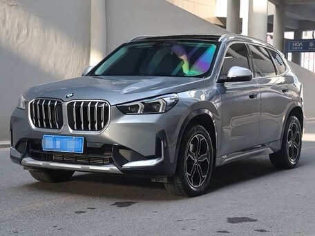 2022 BMW X1 18i sDrive III (U11/U12), серебристый, 3190000 рублей, вид 1